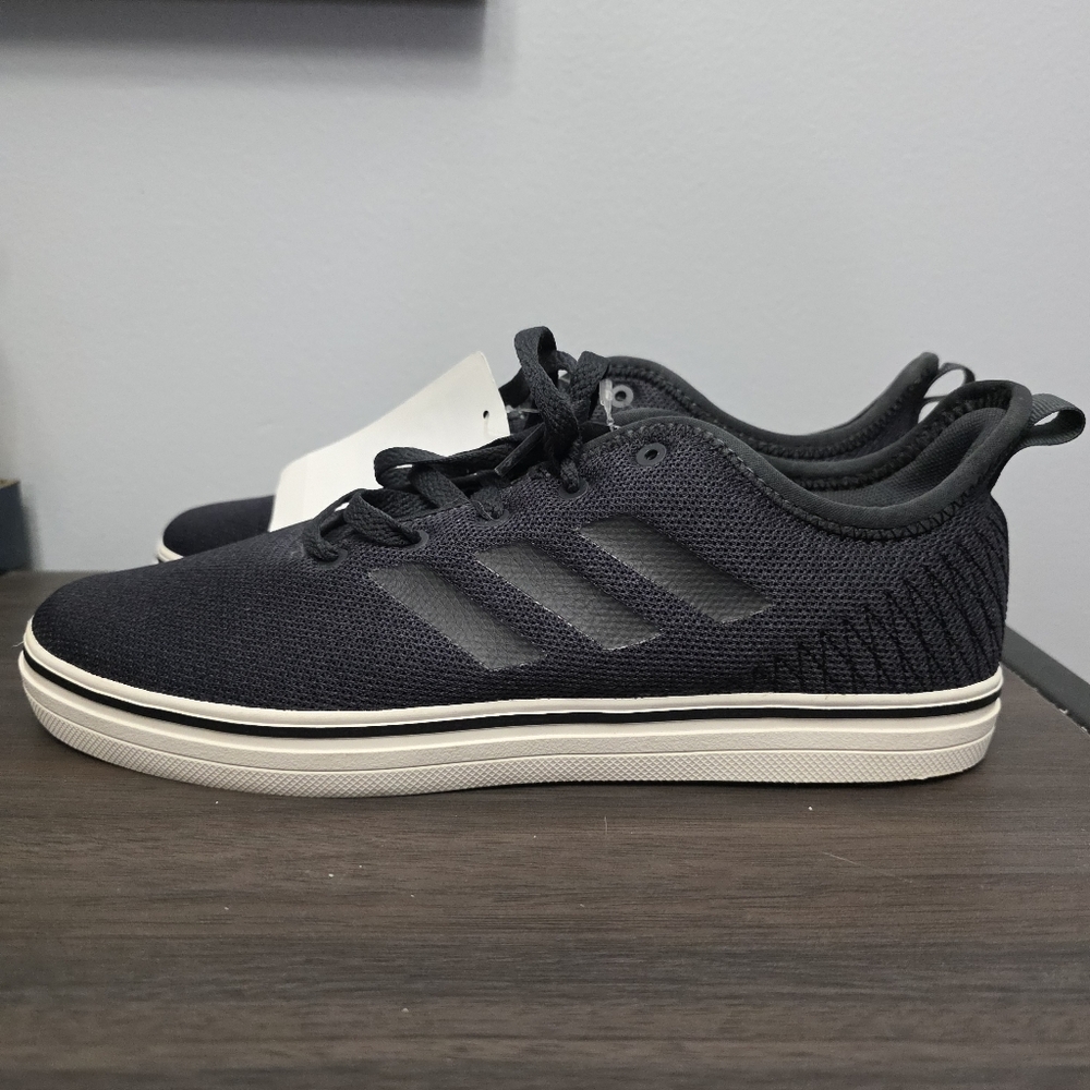 NWT Men's Adidas SIze US 10 True Chill Skateboarding Black/White Shoe
